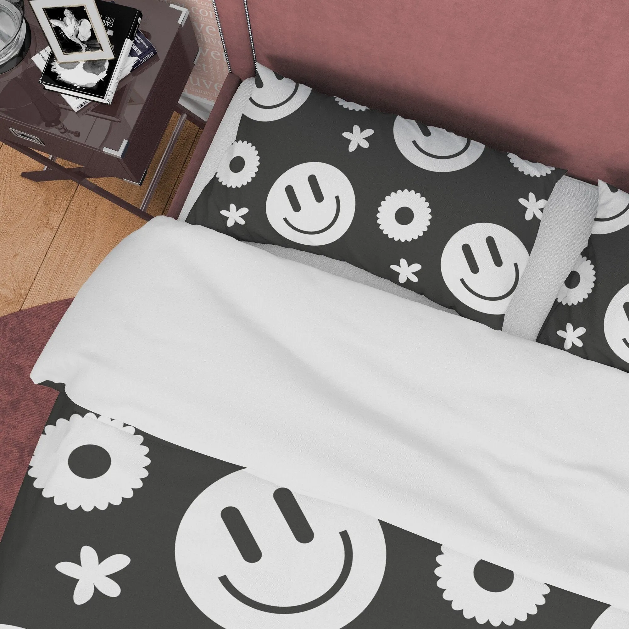 Happy Black and White Duvet Cover Set, Smile Emoji Blanket Cover Retro Printed Bedding Set, 90s Nostalgia Quilt Cover, Groovy Bedspread