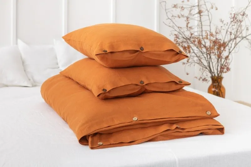 Light Chestnut linen bedding set with coconut buttons